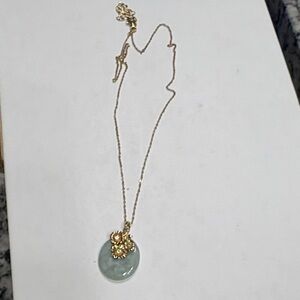 Elegant Gold and Green Pendant Necklace